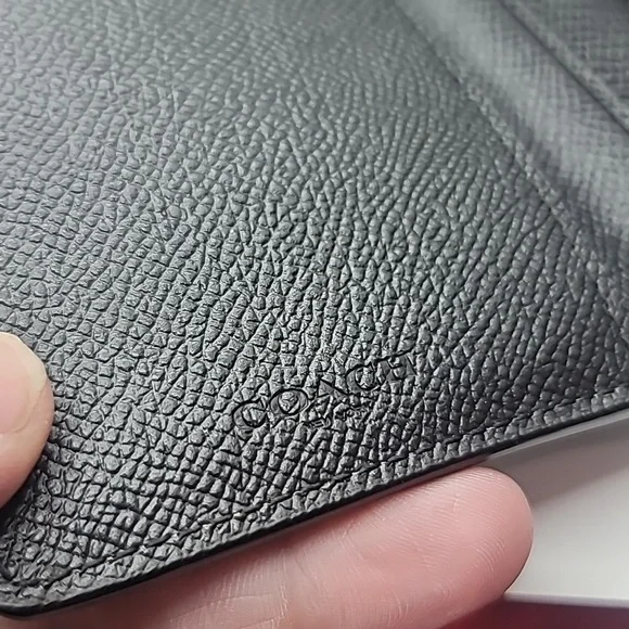 COACH Essential Medium Flap Wallet in Pebbled Leather LIKE NEW retail $1… - Picture 10 of 11